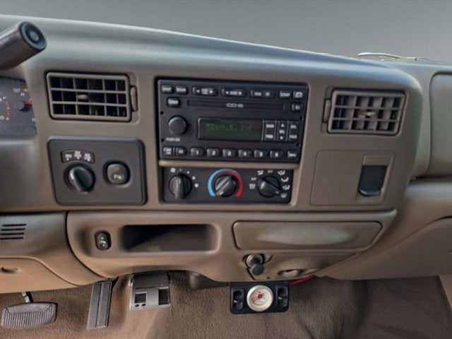 2002 Ford Super Duty F-350 SRW Lariat